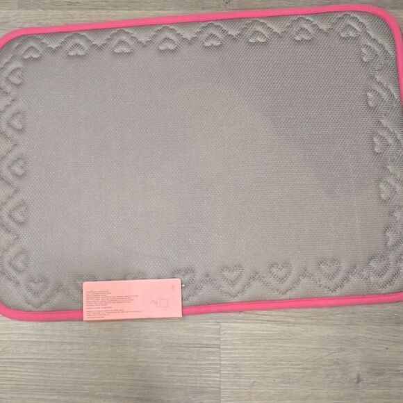Juicy Couture Home Edged Heart Embossed Memory Foam Bath Rug - Picture 4 of 5